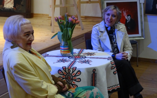 „Gra z czasem i rolą” – Danuta Majewska debiutuje w Pieninach